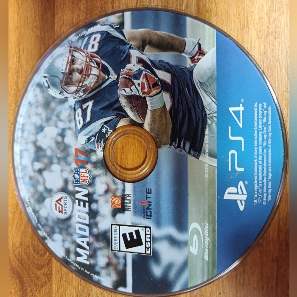 PS4 - Picture 2 of 2